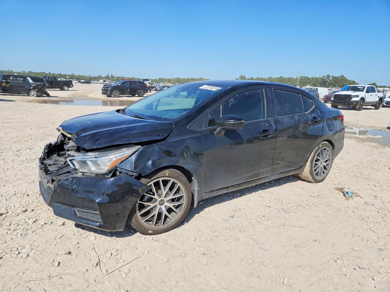 Salvage Nissan Versa Image