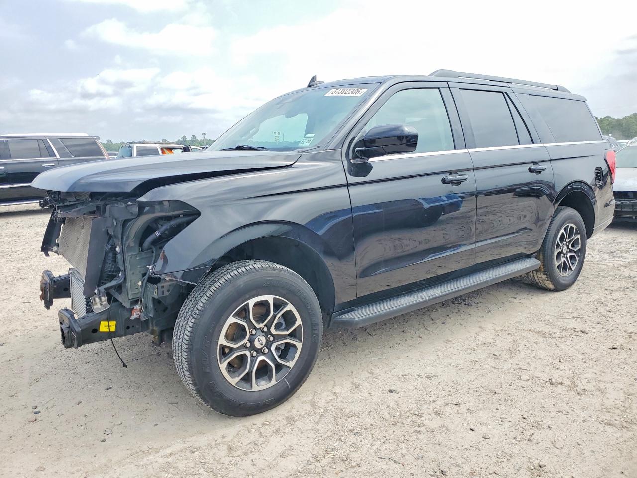 Salvage Ford Expedition Image