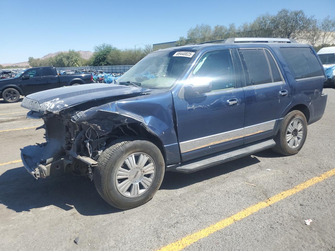 Salvage Lincoln Navigator Image