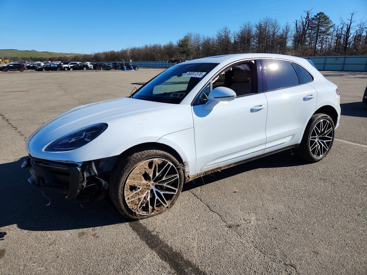 Salvage Porsche Macan Image
