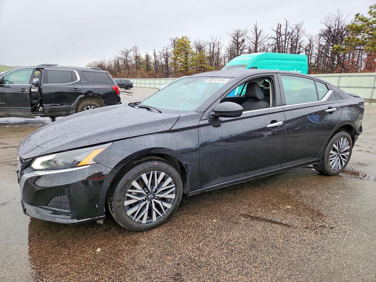 Salvage Nissan Altima Image