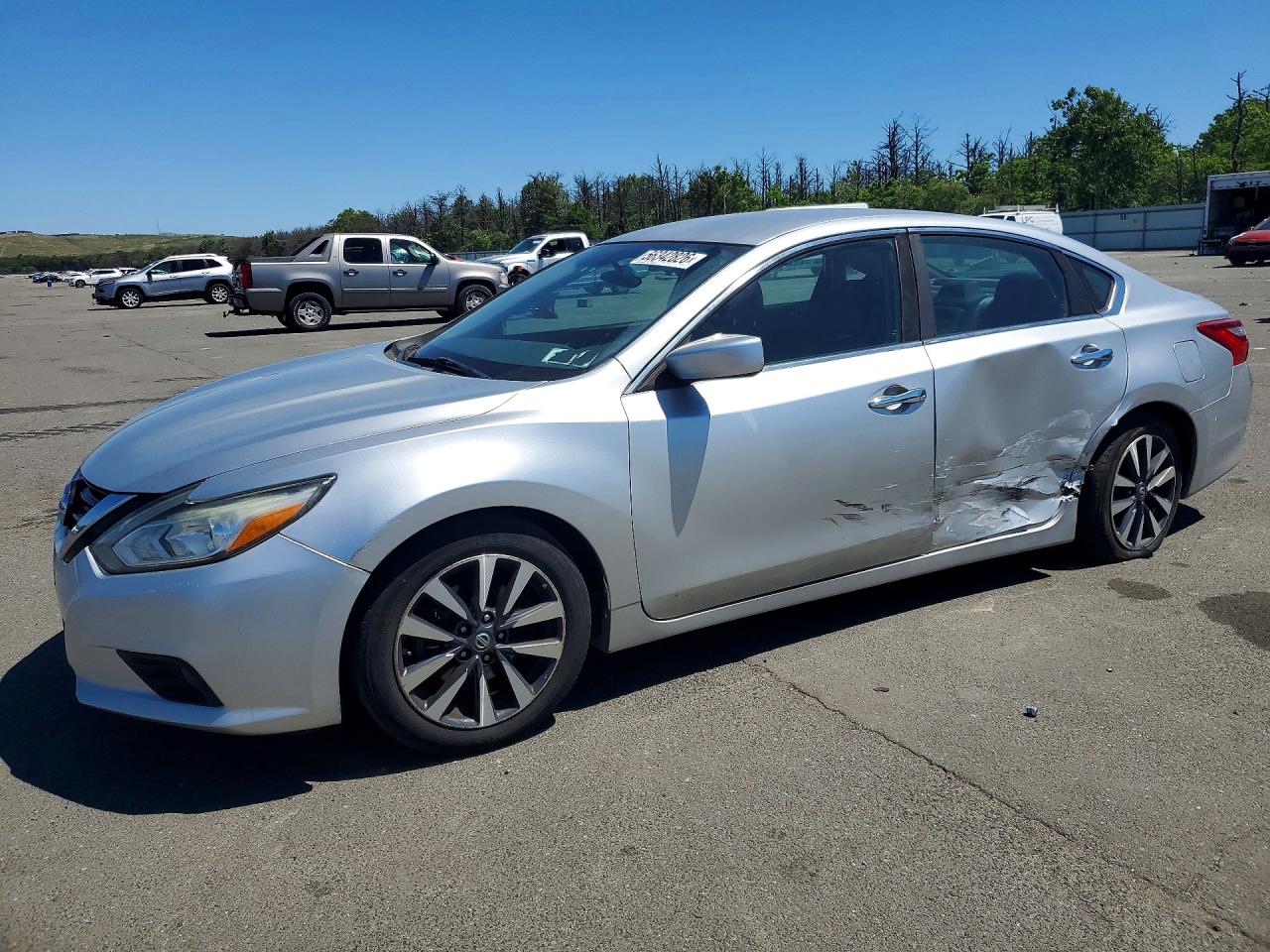 Salvage Nissan Altima Image