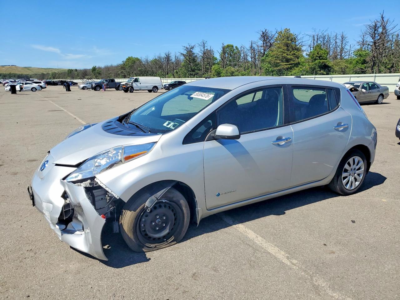 Salvage Nissan LEAF Image