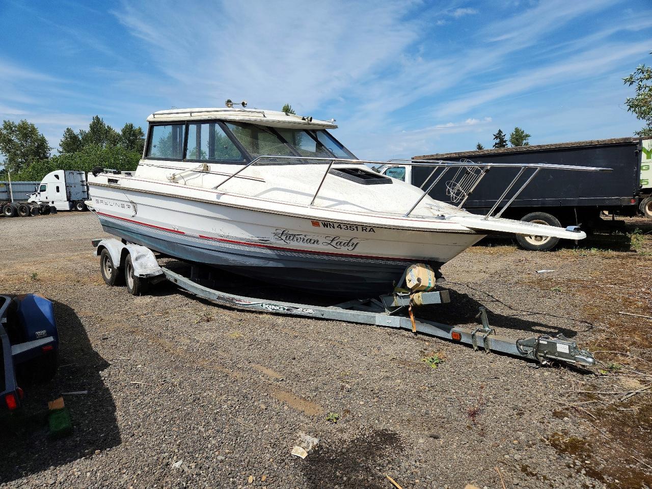 Salvage Bayliner Boat Image