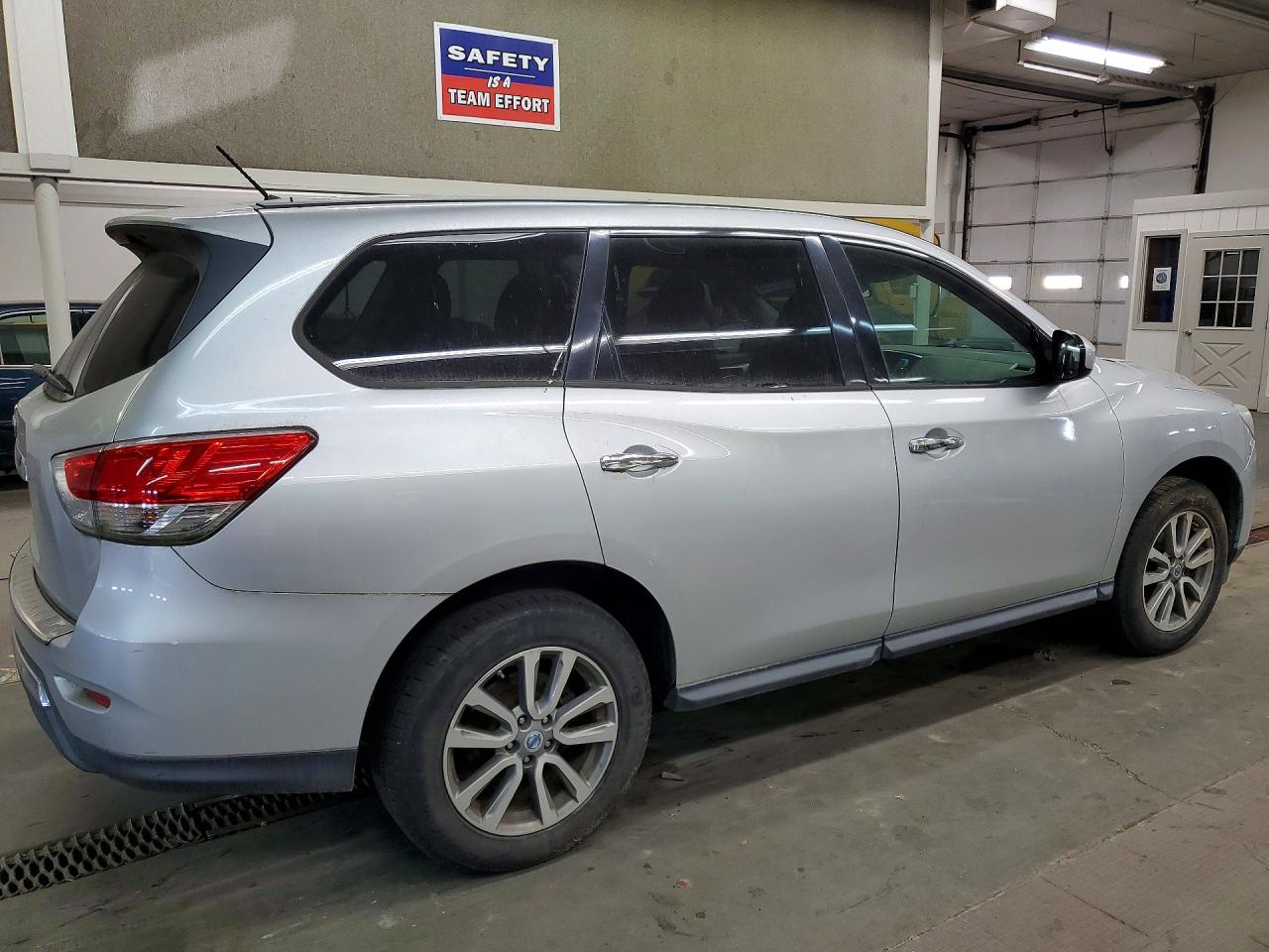 Nissan Pathfinder S