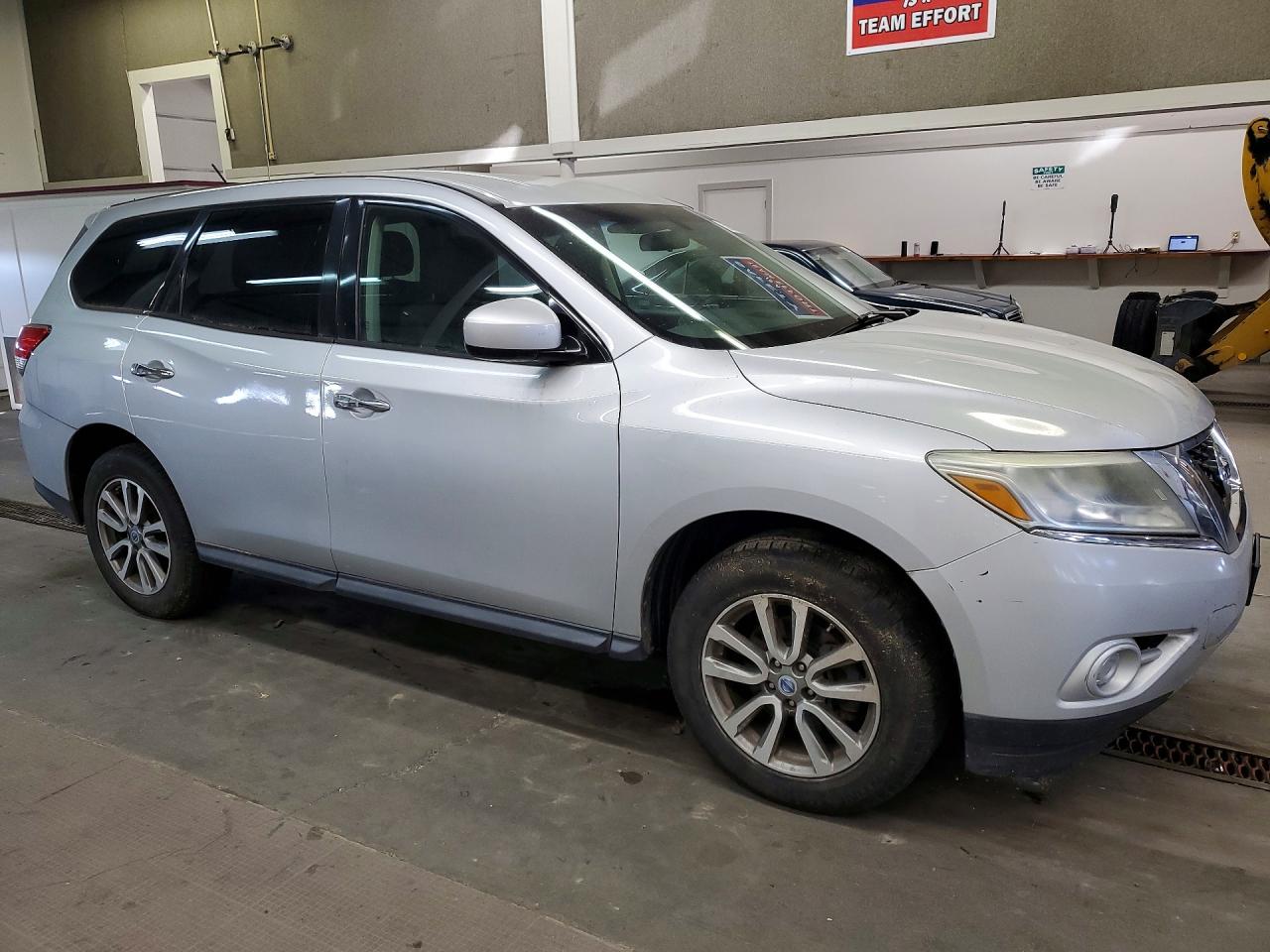 Nissan Pathfinder S