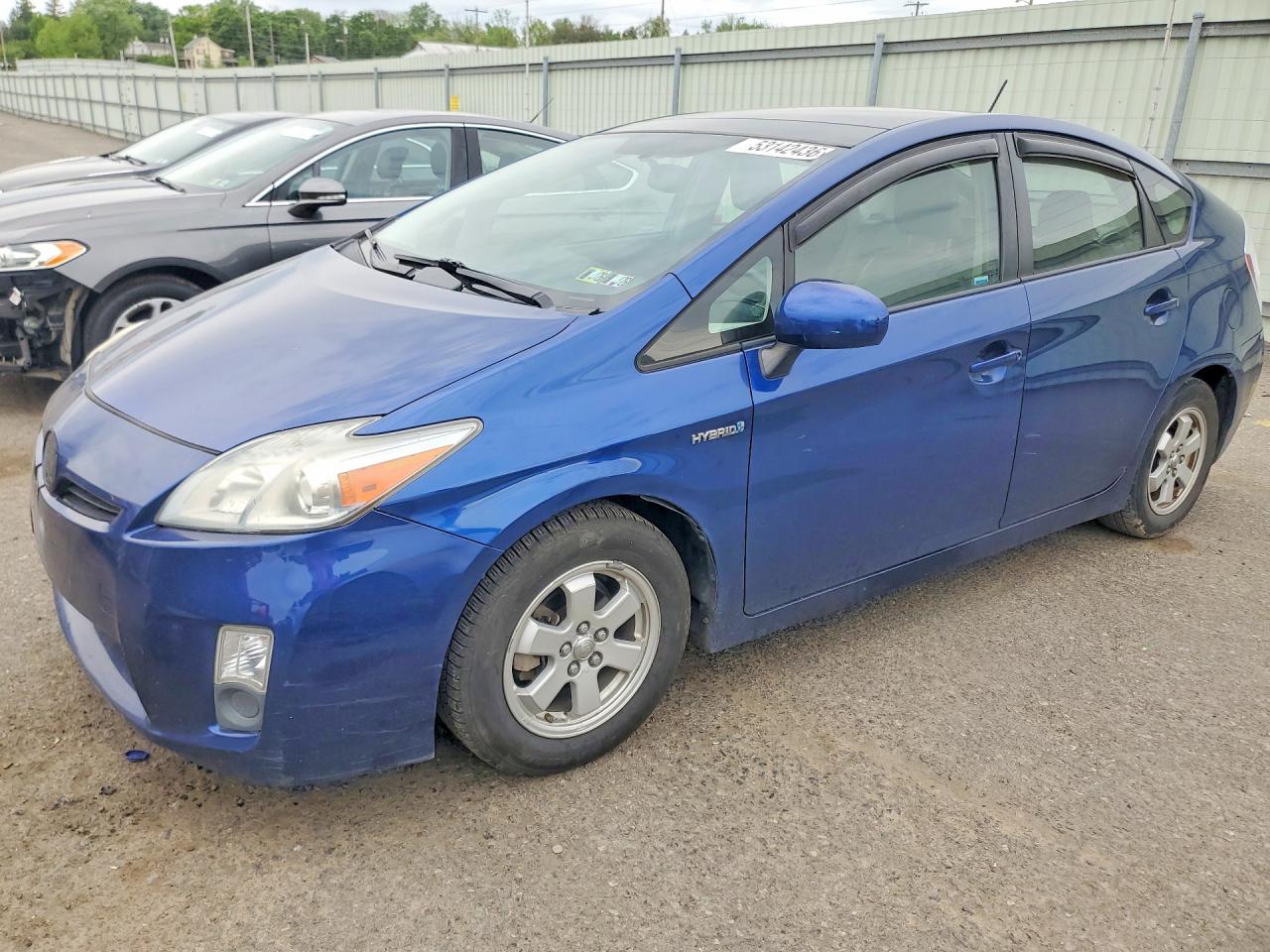 Salvage Toyota Prius Image