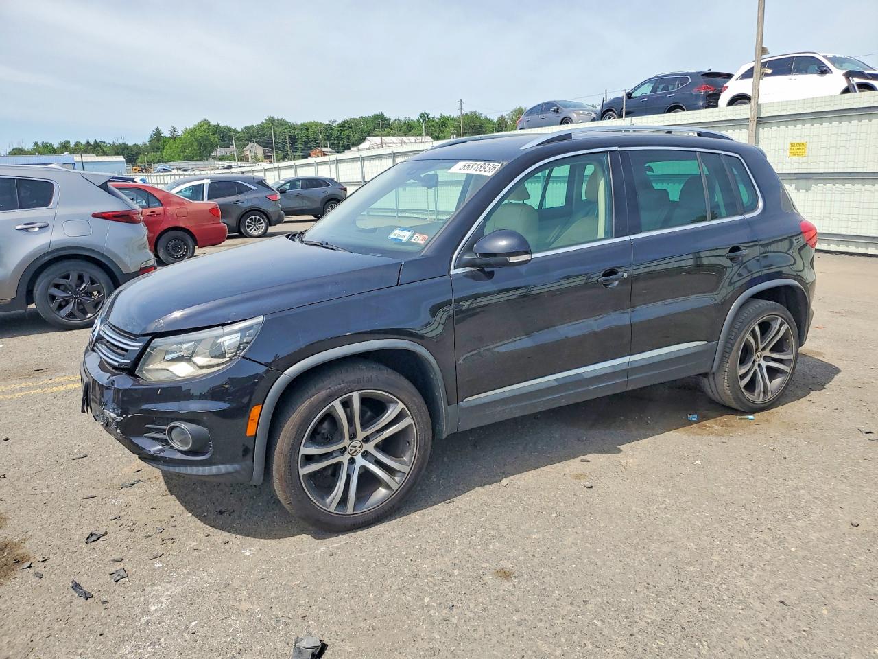 Salvage Volkswagen Tiguan Image