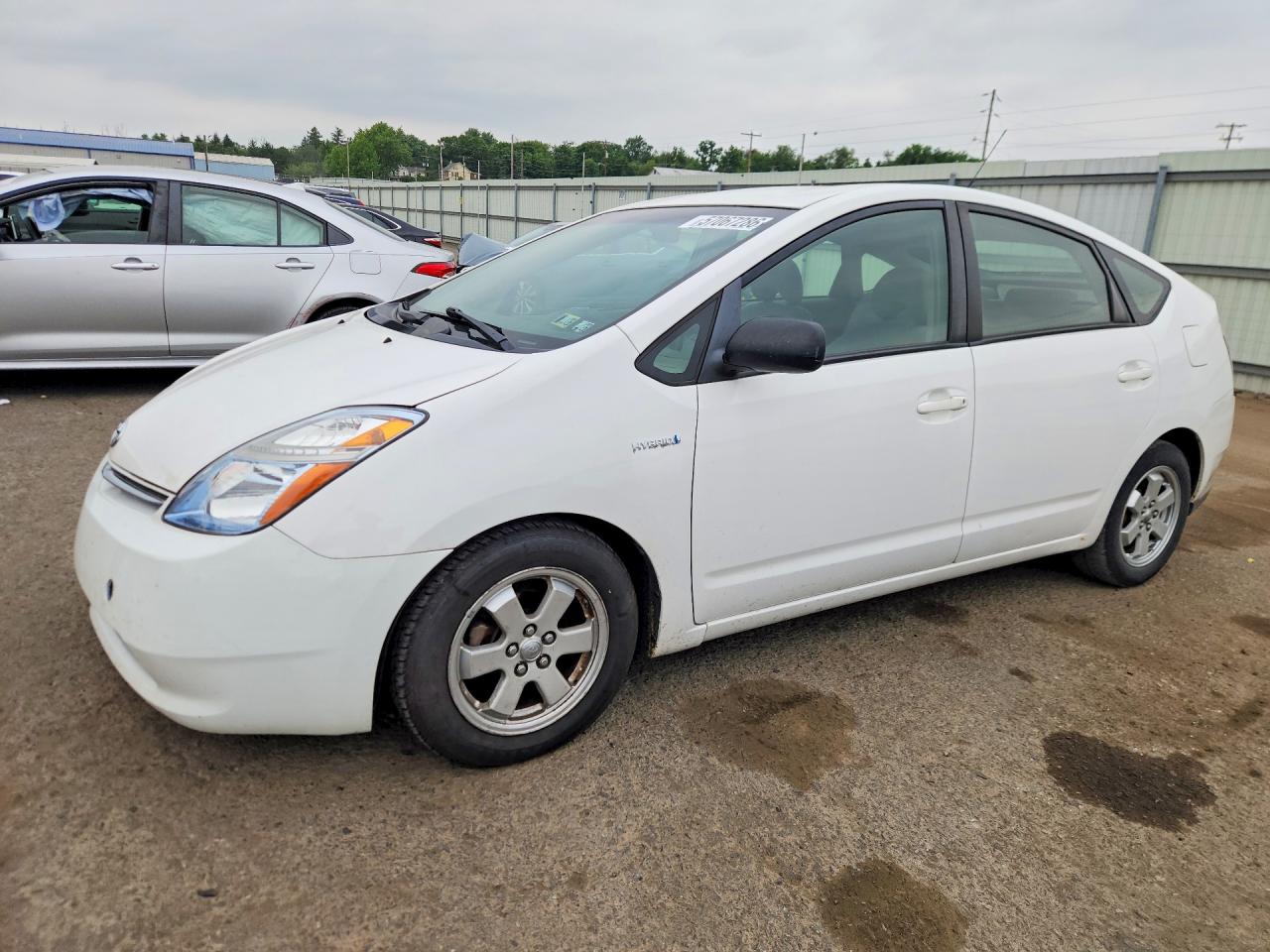 Salvage Toyota Prius Image