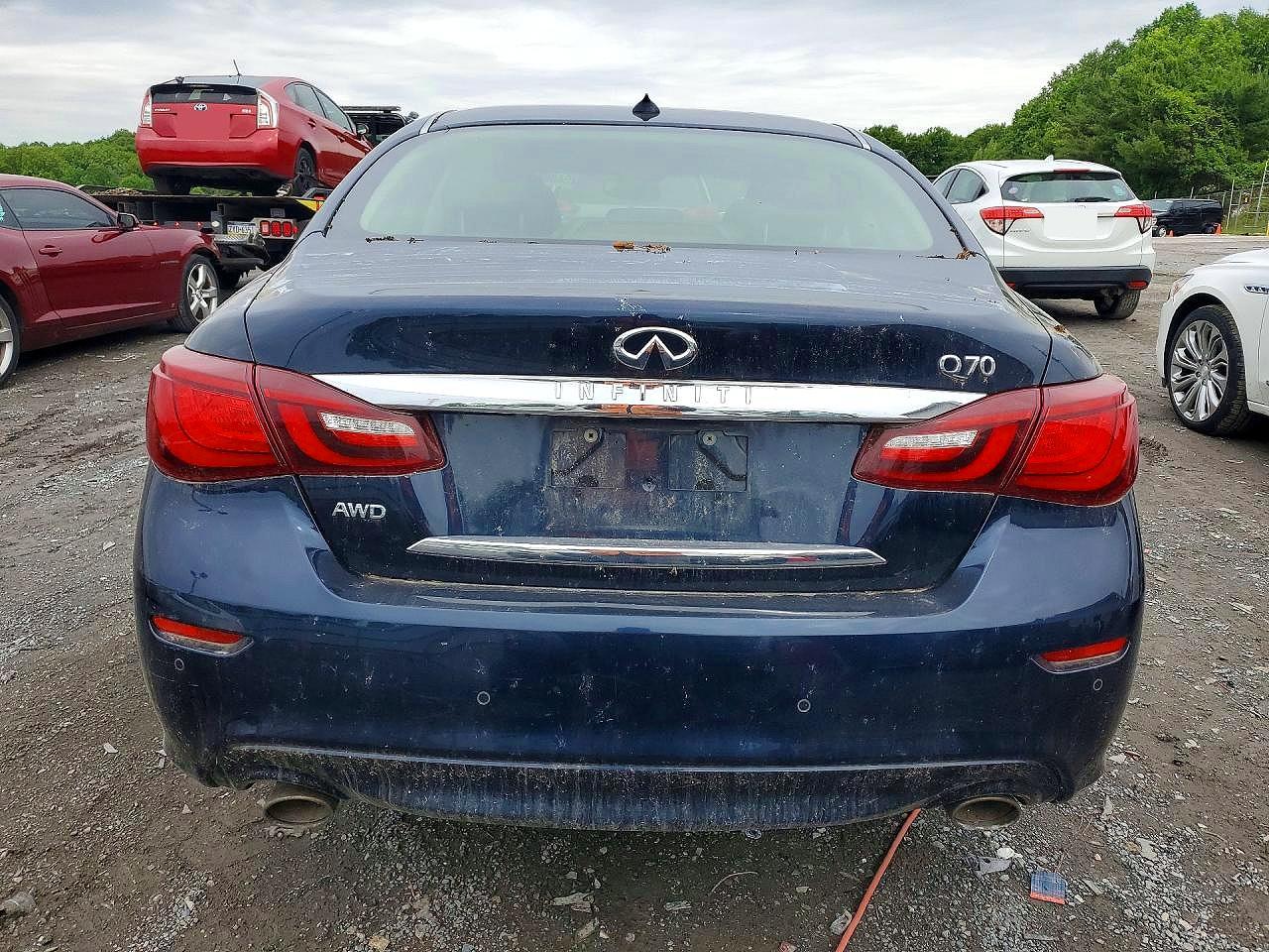 INFINITI Q70 3.7