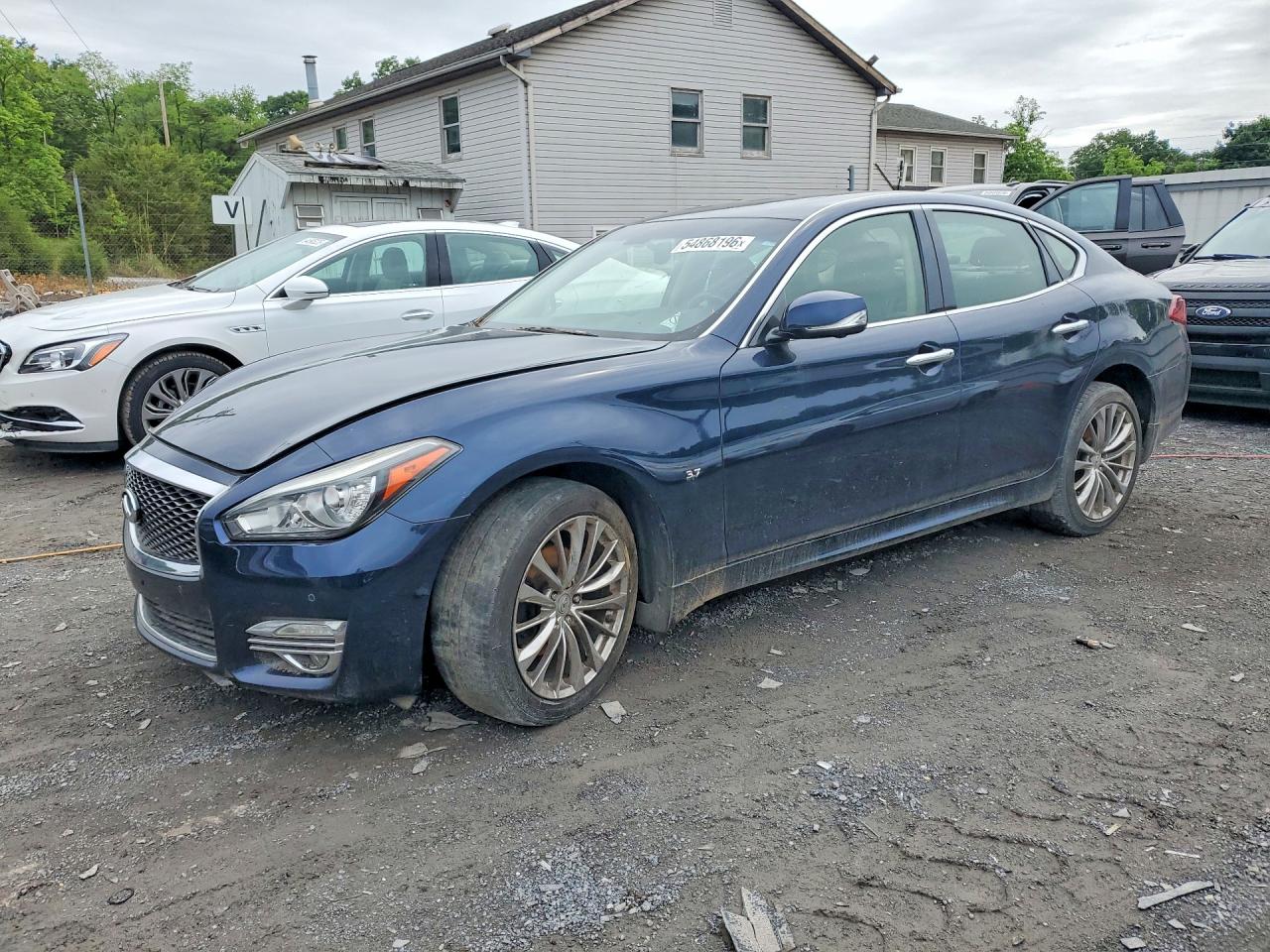 Salvage INFINITI Q70 Image