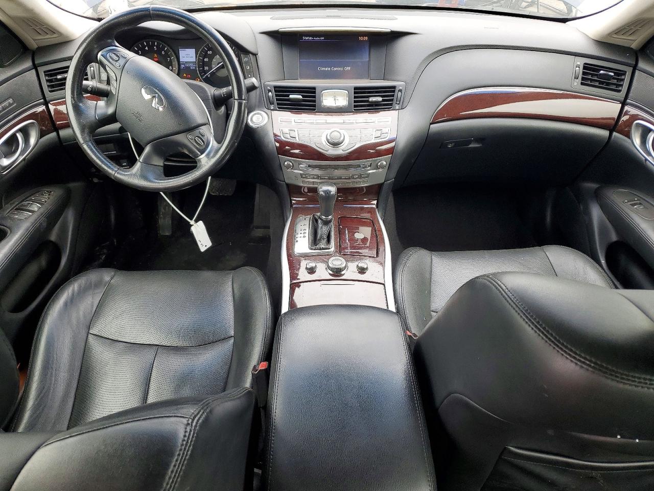 INFINITI Q70 3.7
