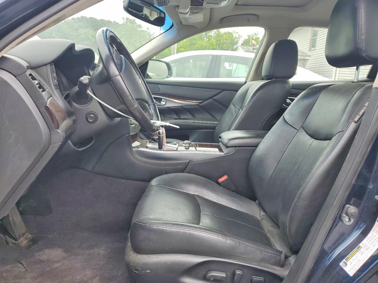 INFINITI Q70 3.7