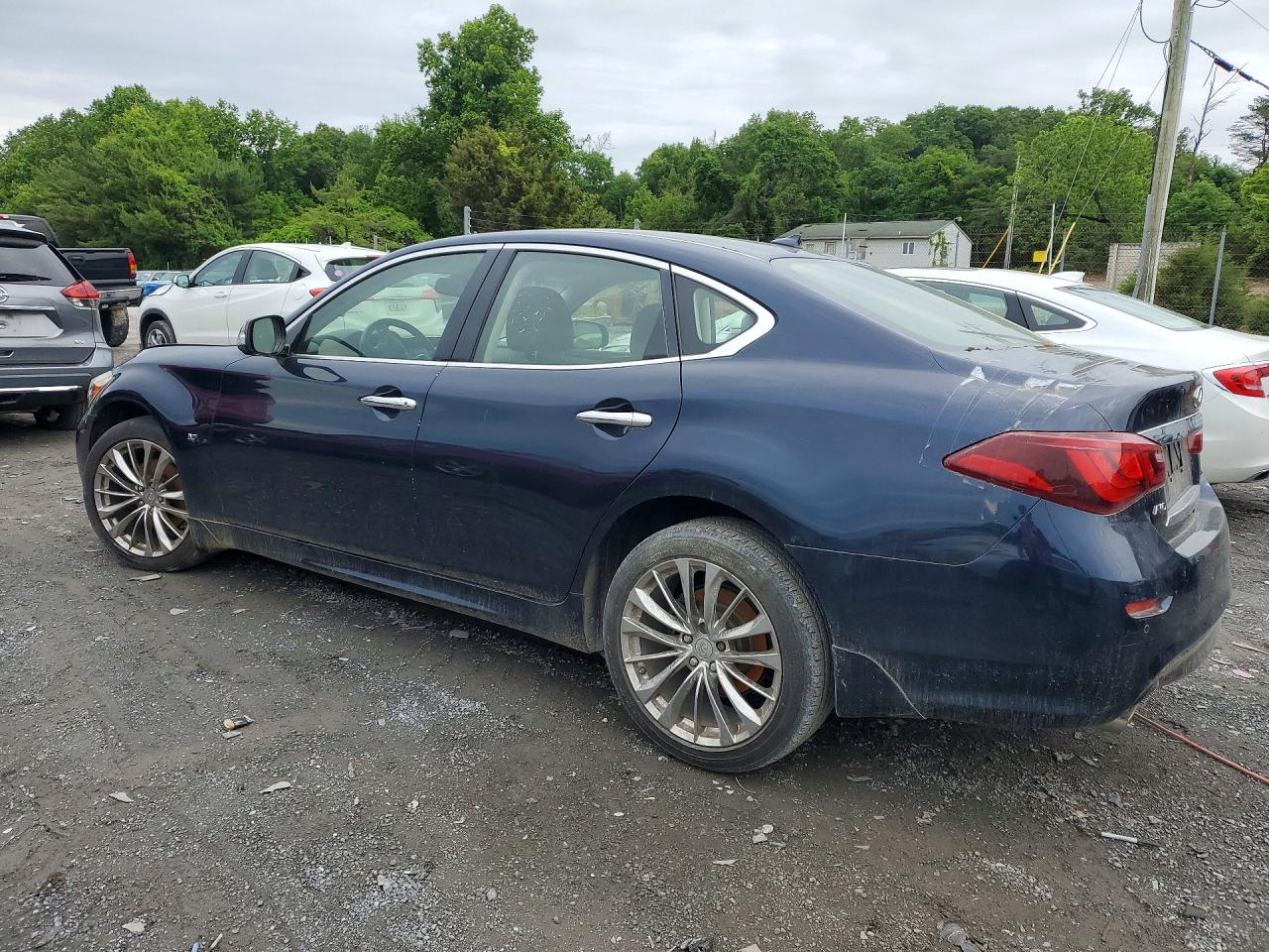 INFINITI Q70 3.7
