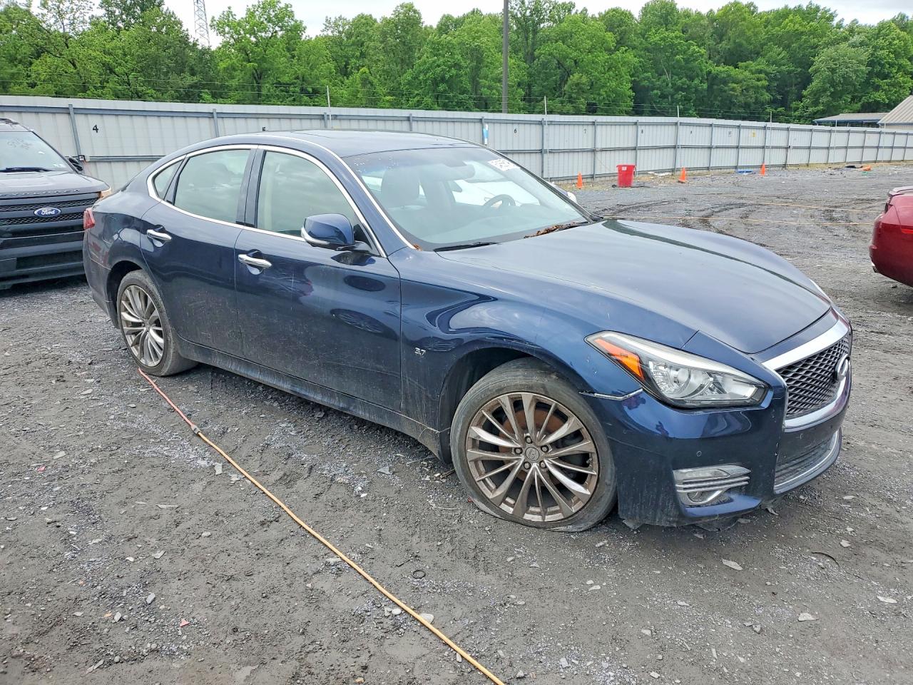 INFINITI Q70 3.7