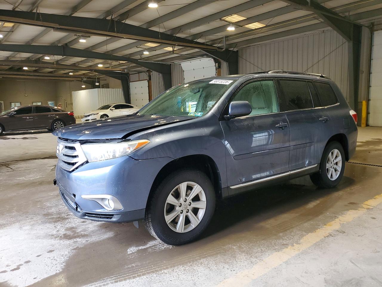Salvage Toyota Highlander Image