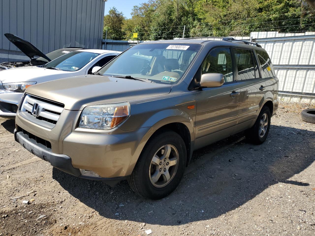 Salvage Honda Pilot Image