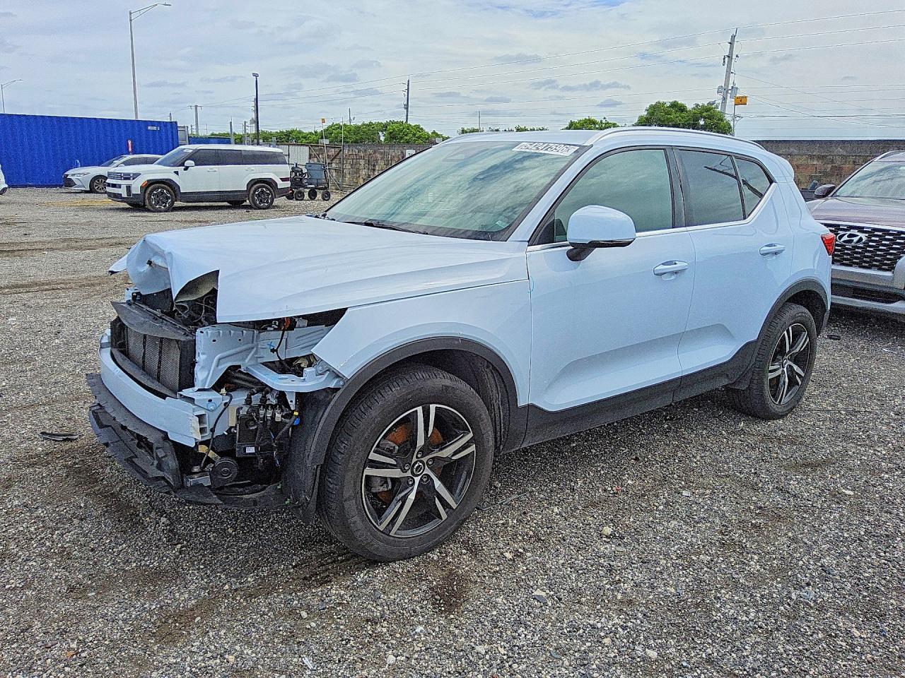 Salvage Volvo XC40 Image
