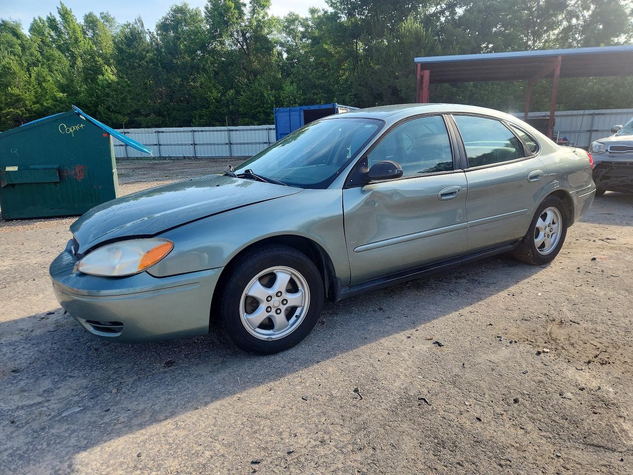 Salvage Ford Taurus Image