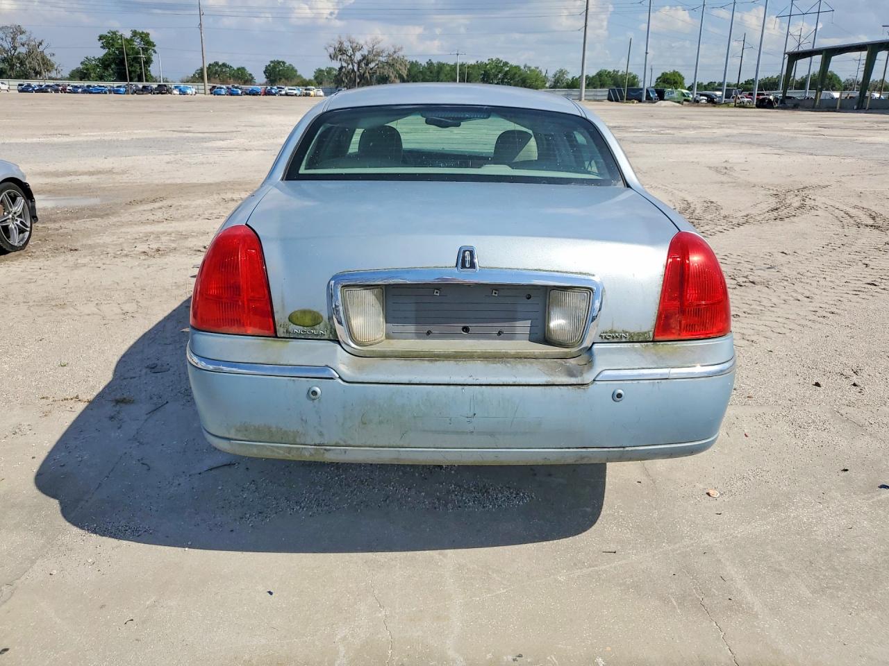 Lincoln Towncar Signature Limited