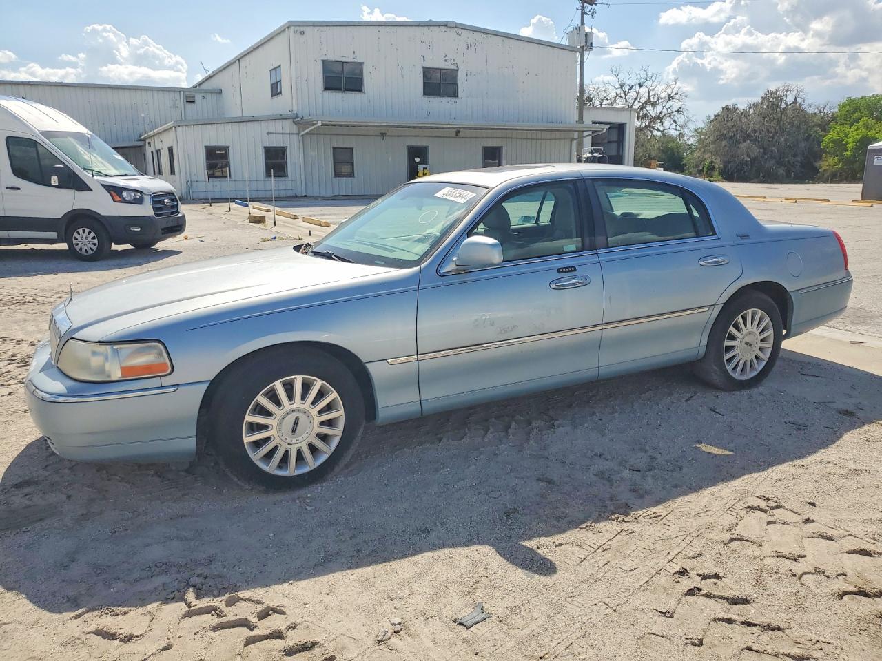 Salvage Lincoln Towncar Image