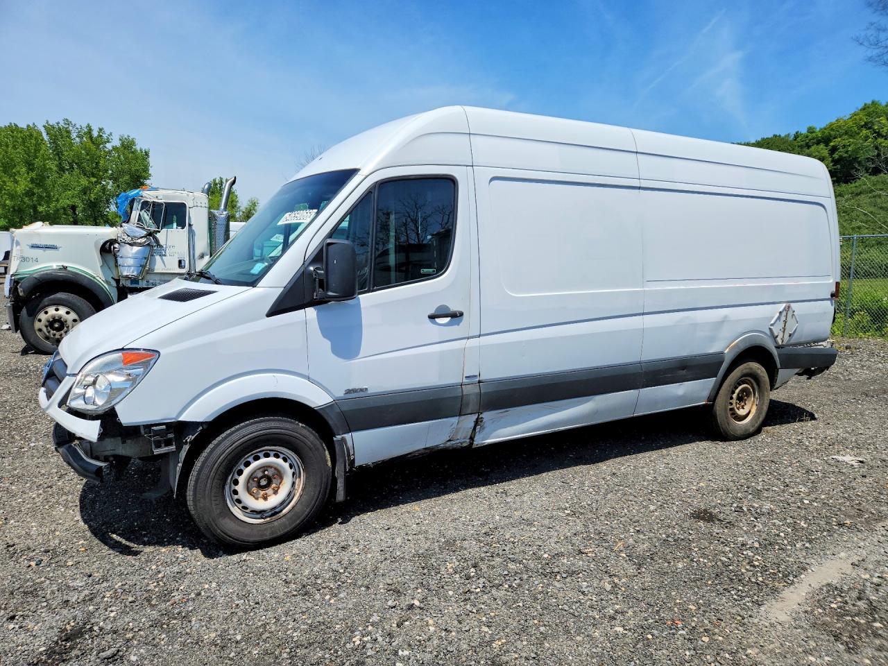 Salvage Mercedes-Benz Sprinter Image
