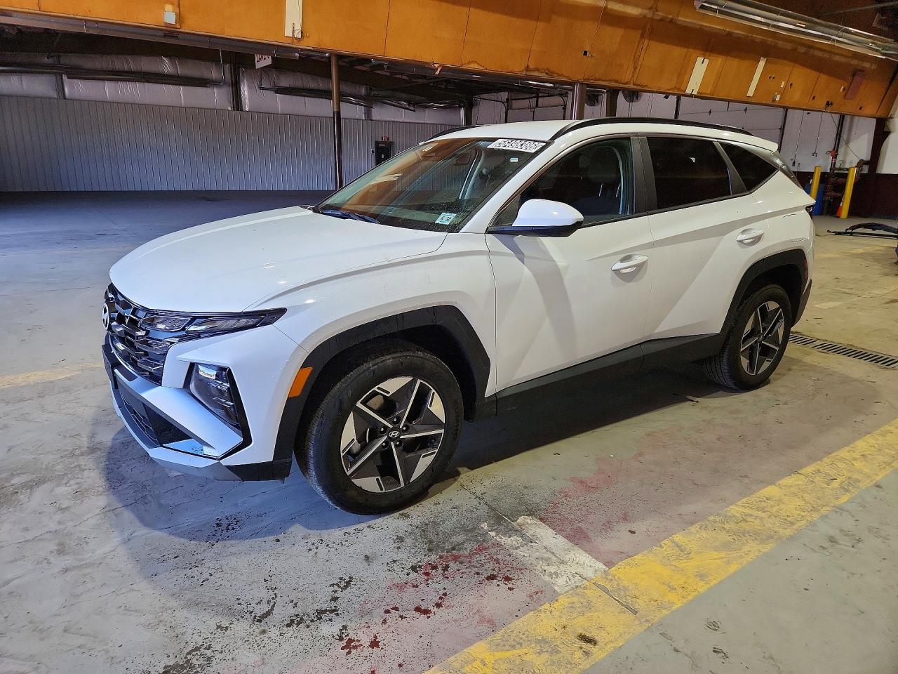 Salvage Hyundai TUCSON Image