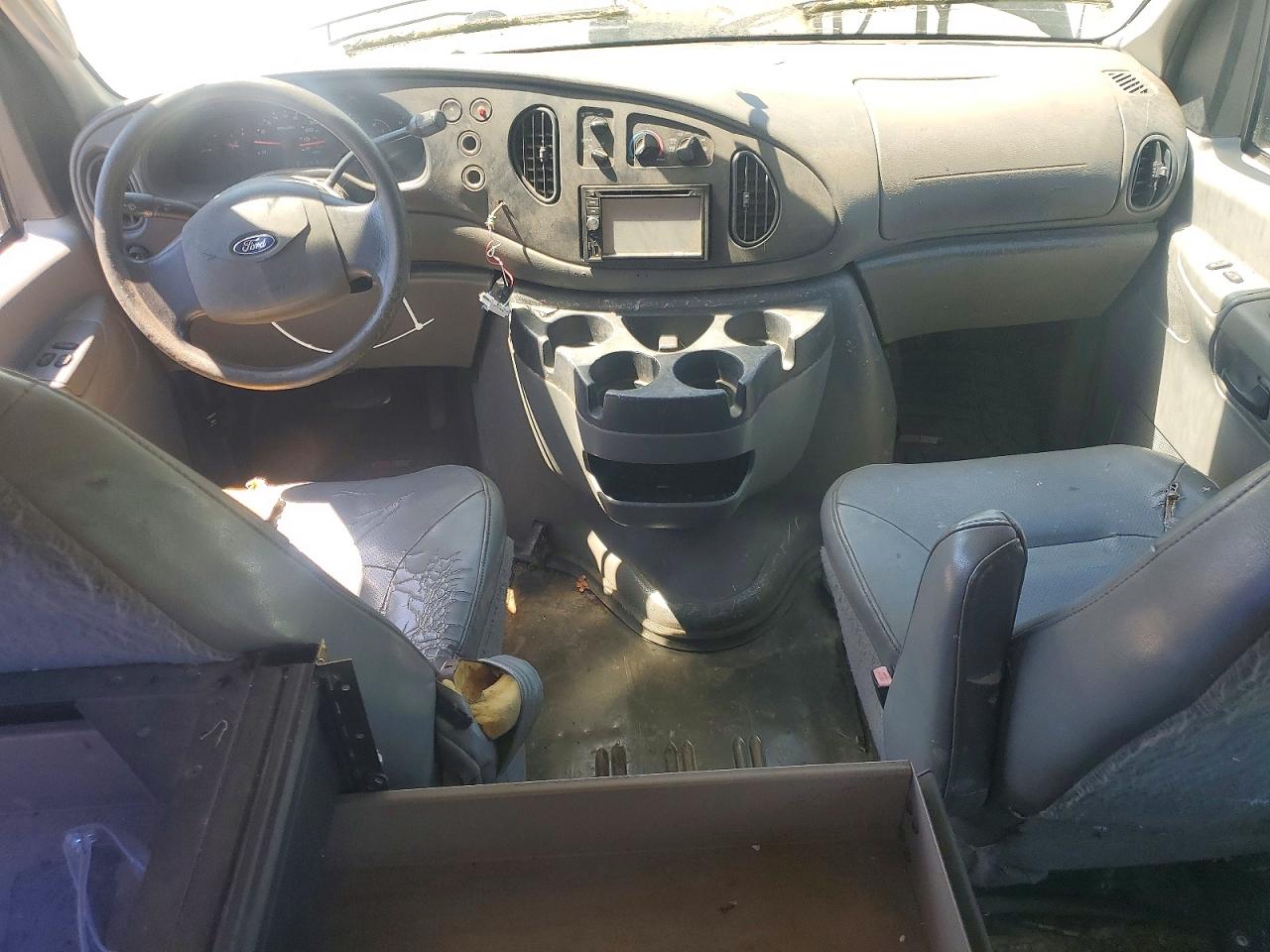 Ford Econoline E350 Super Duty Wagon