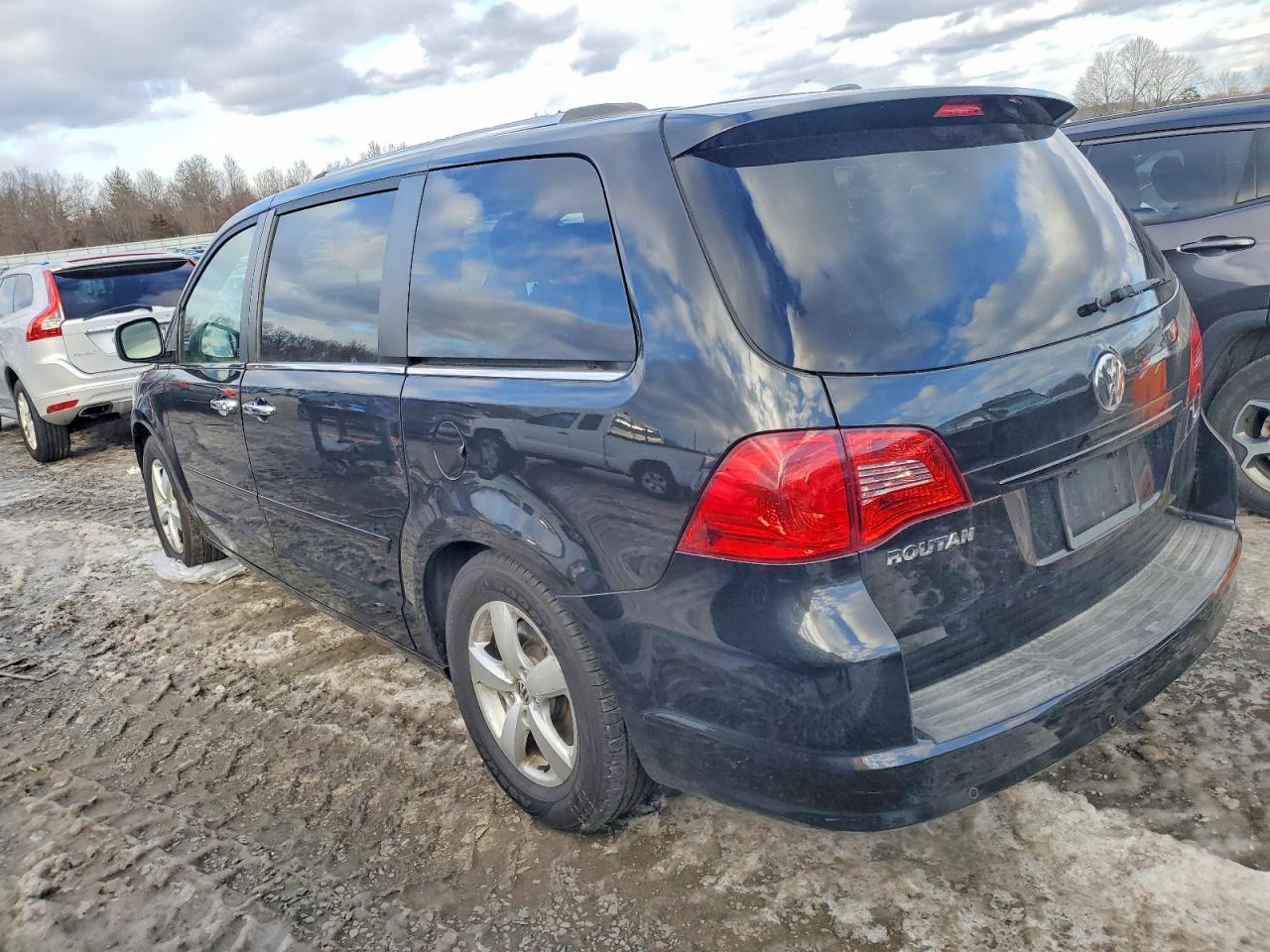 Volkswagen Routan Sel Premium