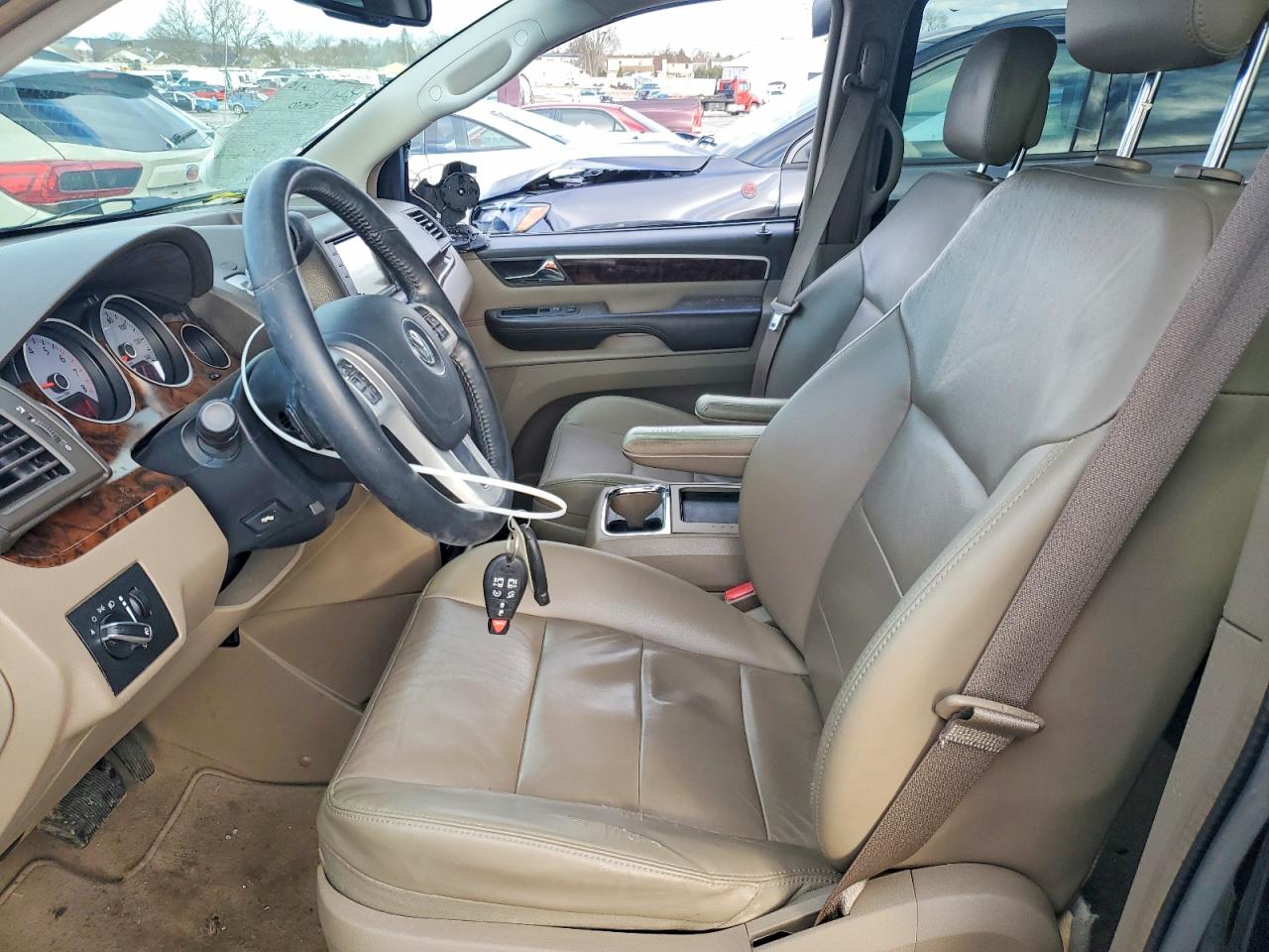 Volkswagen Routan Sel Premium