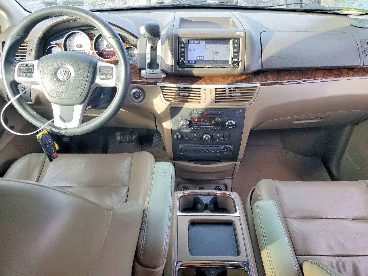 Volkswagen Routan Sel Premium