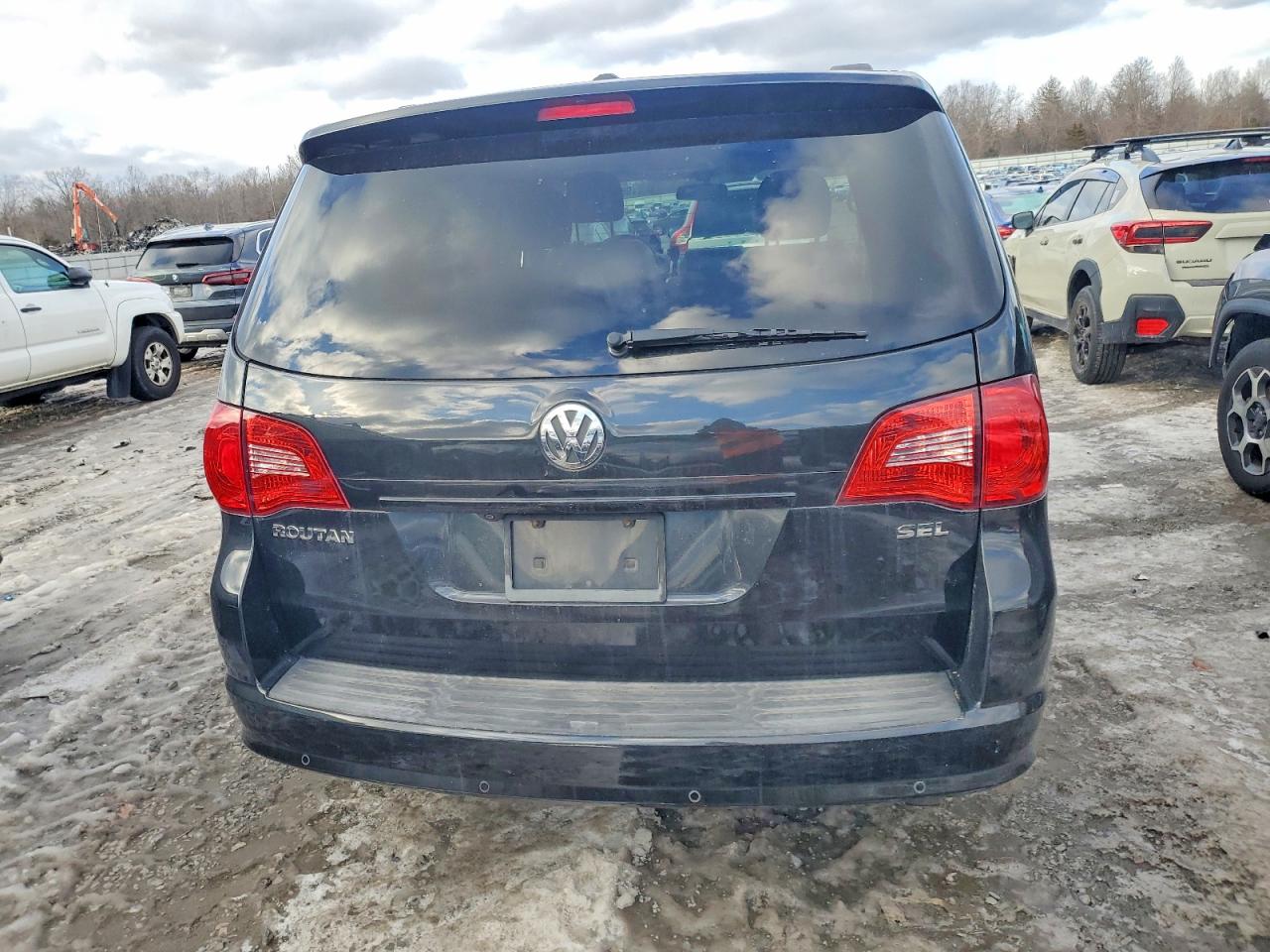 Volkswagen Routan Sel Premium