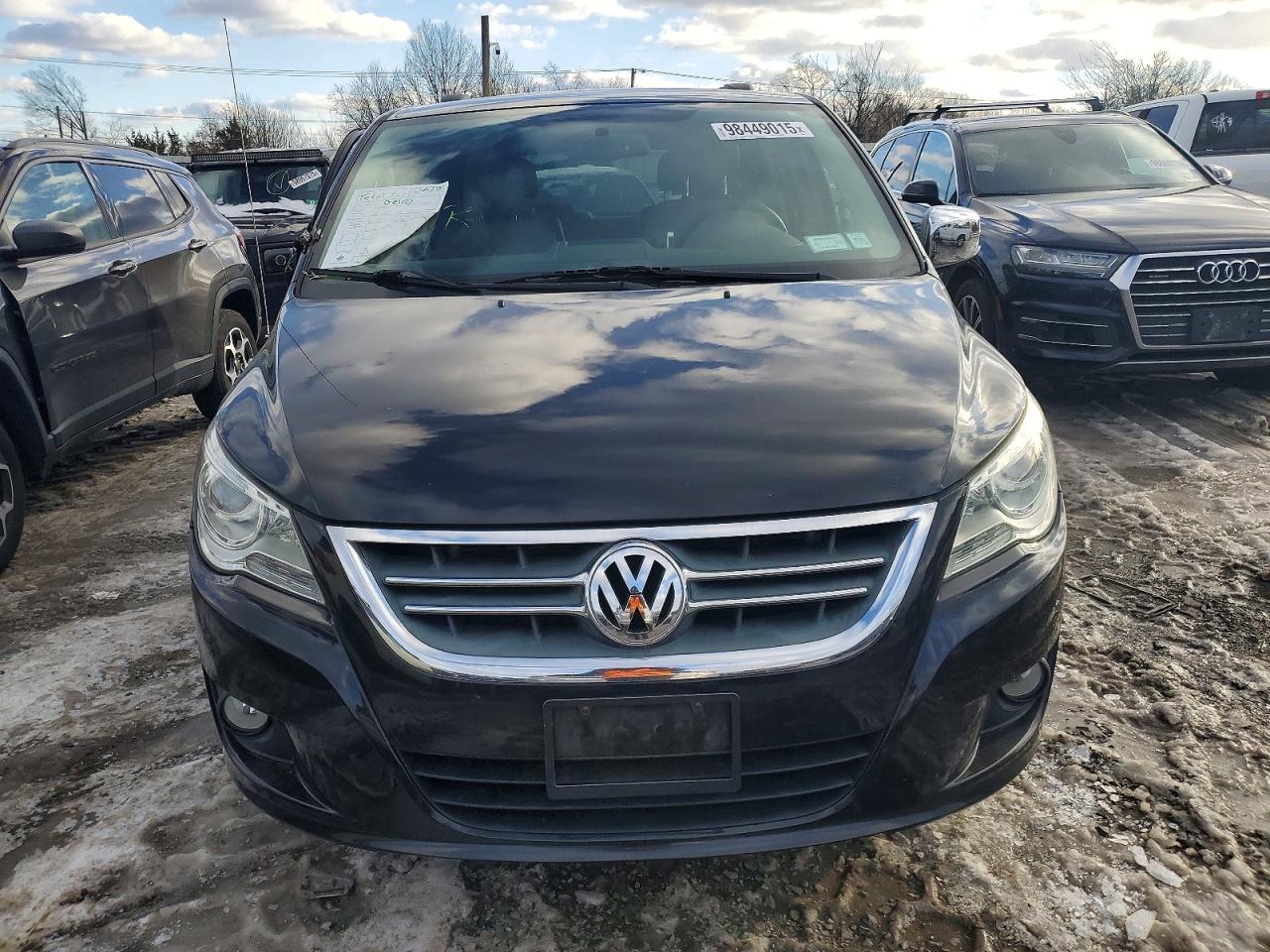 Volkswagen Routan Sel Premium