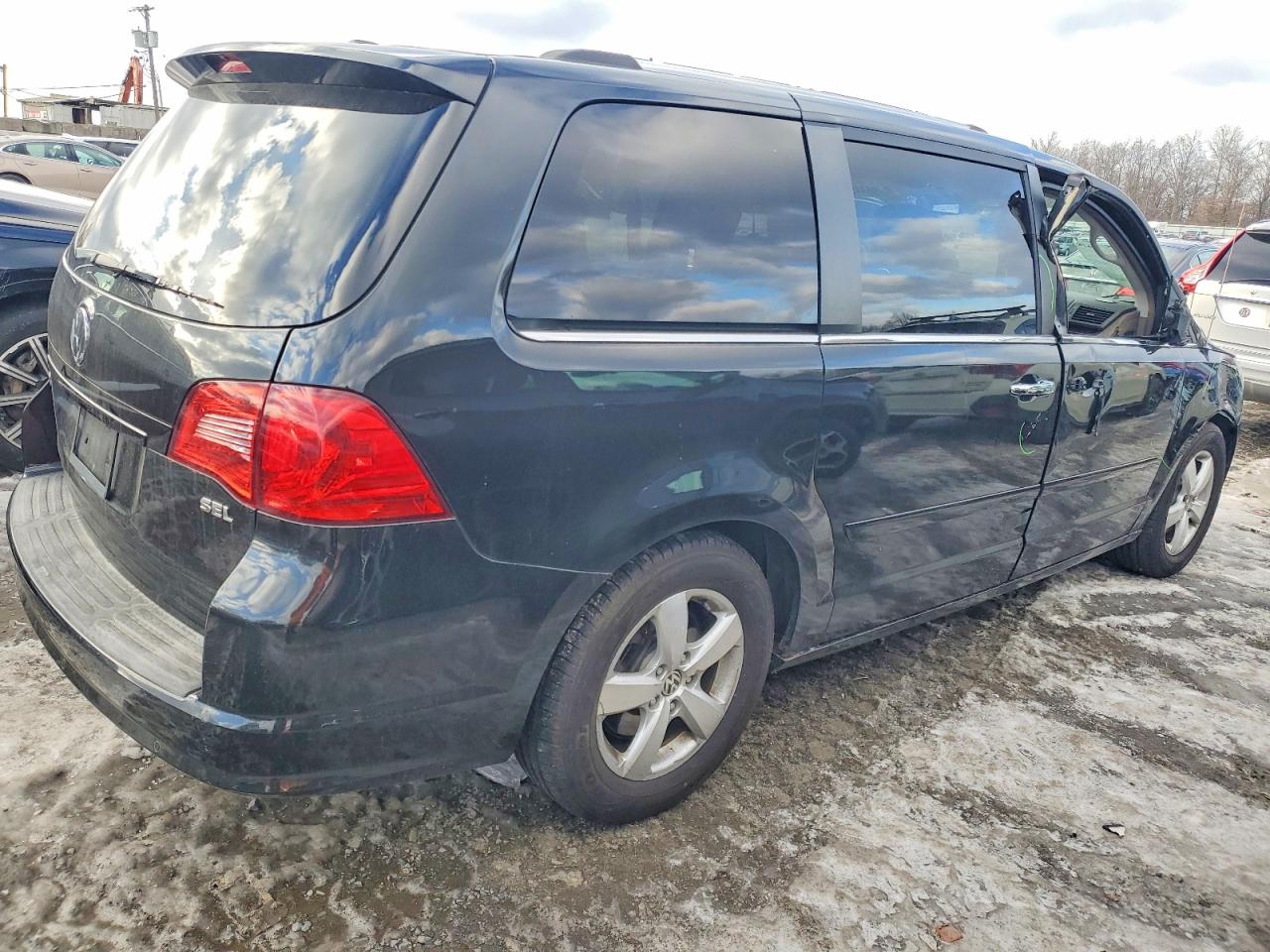 Volkswagen Routan Sel Premium