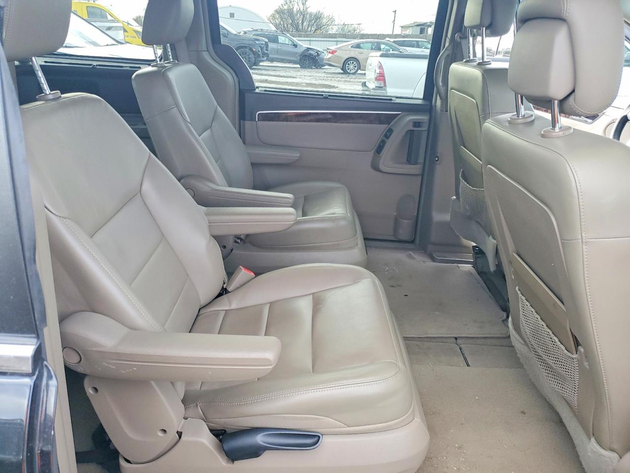 Volkswagen Routan Sel Premium