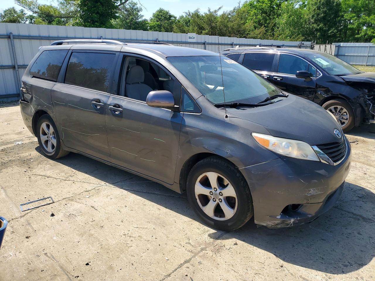 Toyota Sienna Le