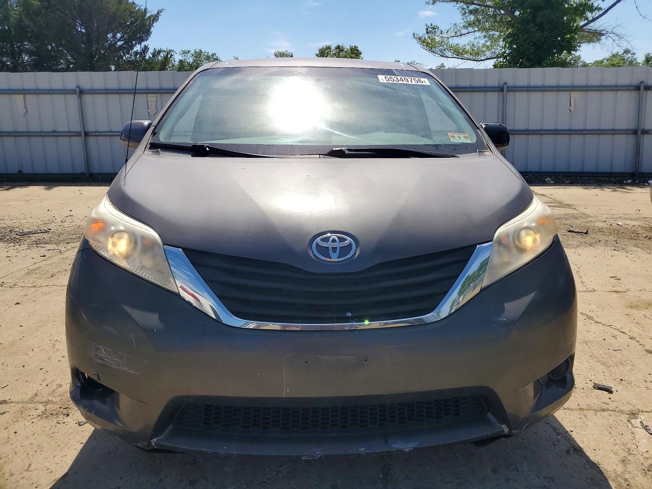 Toyota Sienna Le