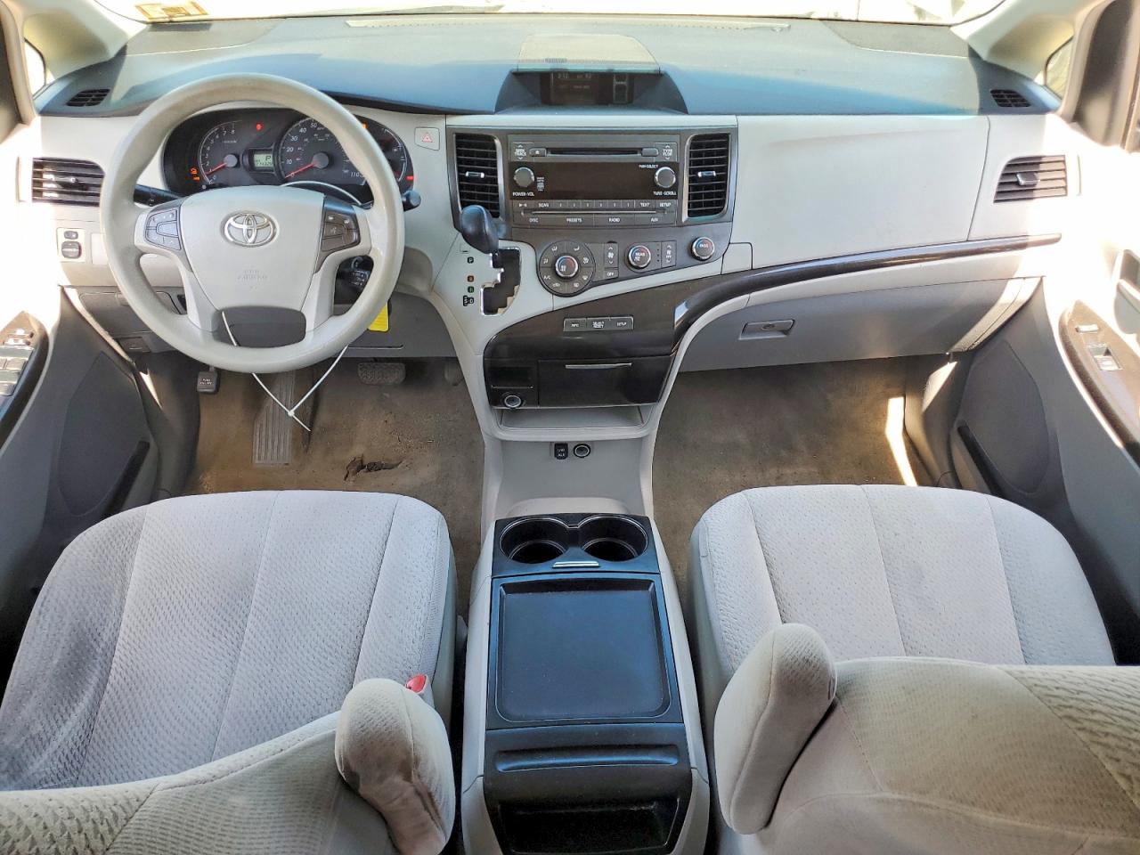 Toyota Sienna Le