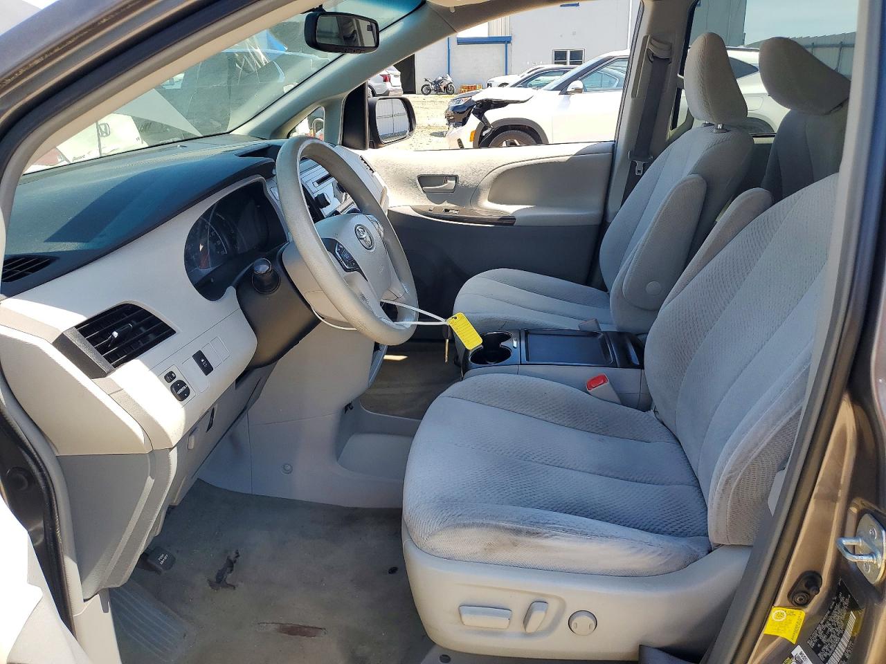 Toyota Sienna Le