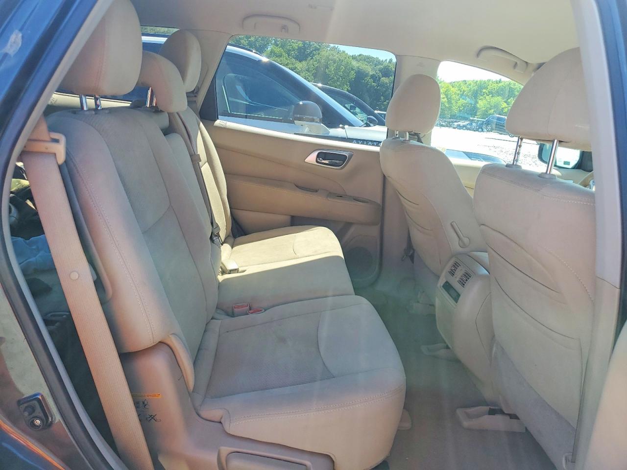 Nissan Pathfinder S
