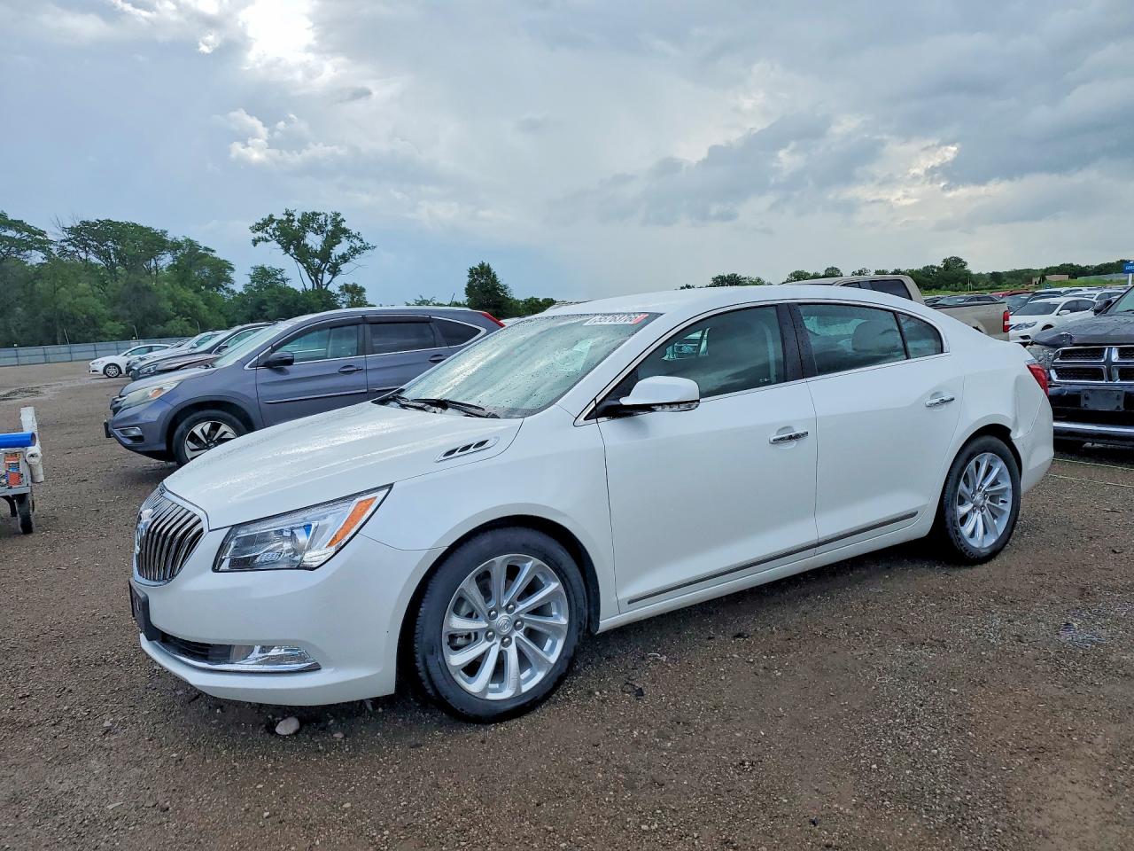 Salvage Buick LaCrosse Image
