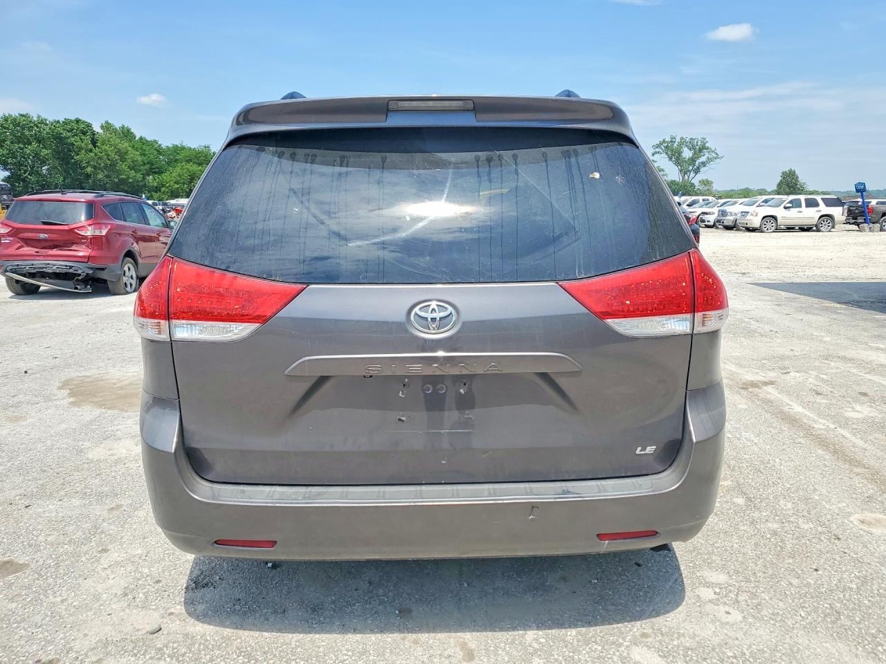 Toyota Sienna Le