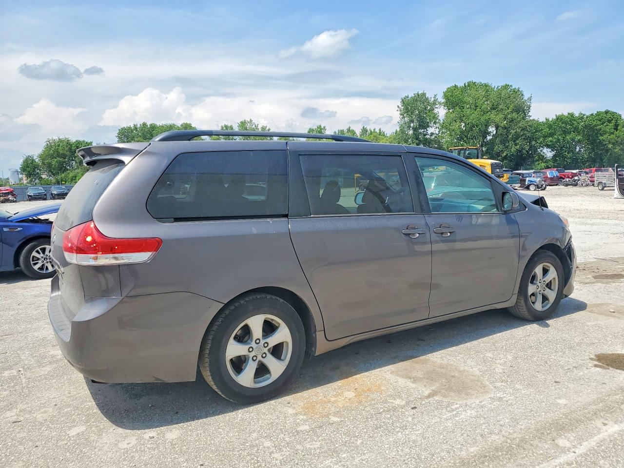 Toyota Sienna Le