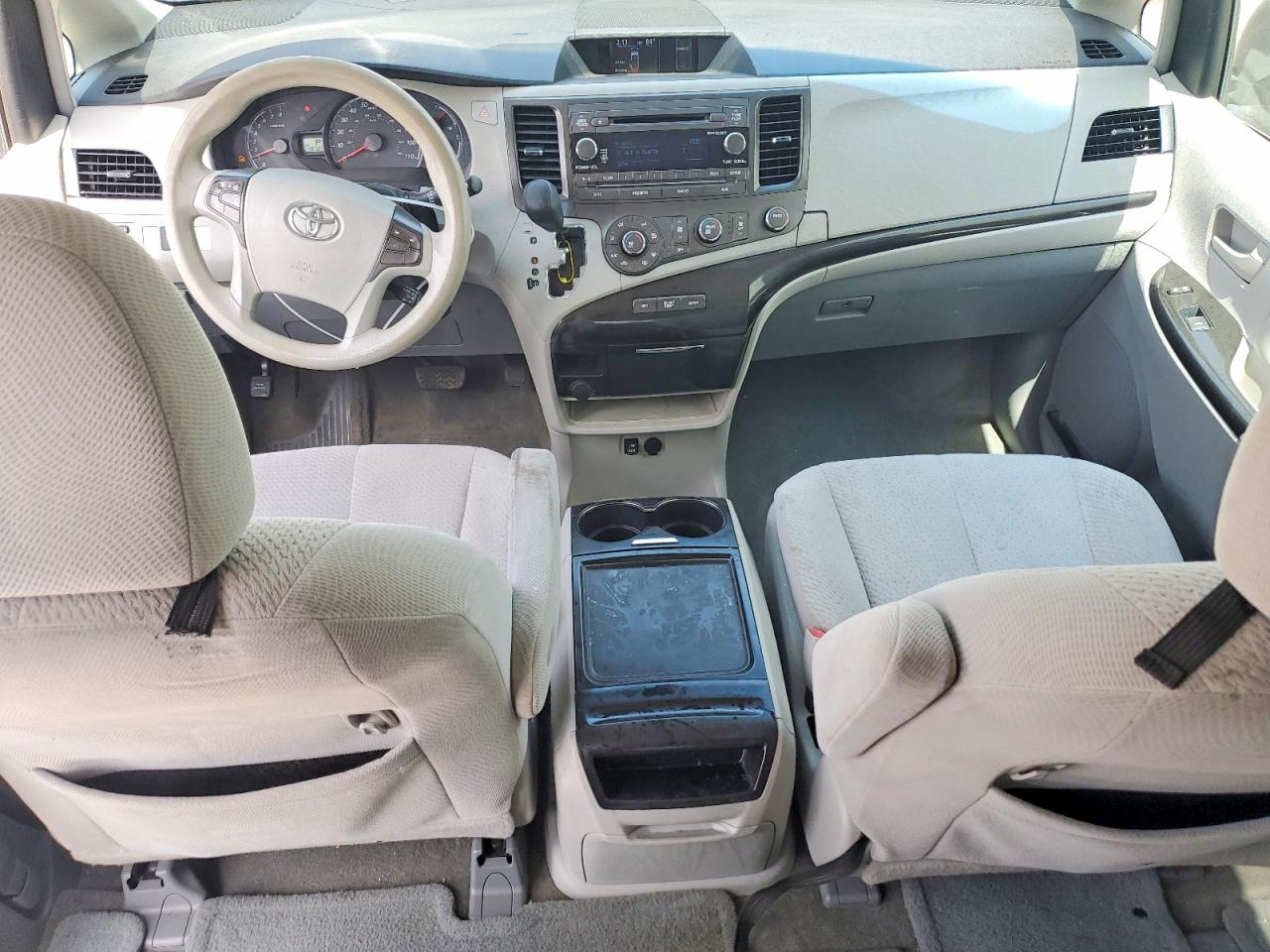 Toyota Sienna Le