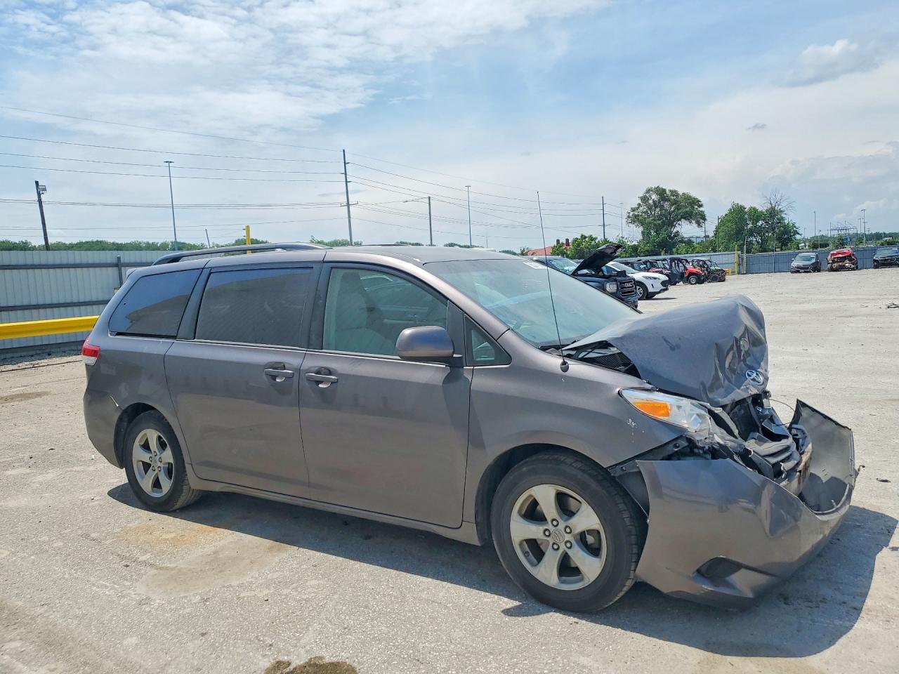 Toyota Sienna Le