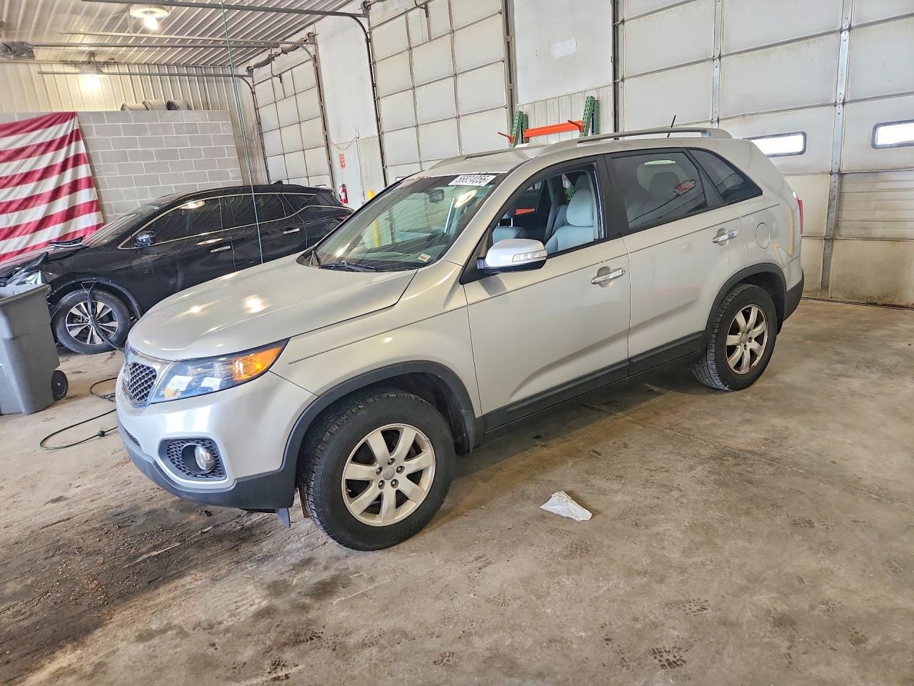 Salvage Kia Sorento Image