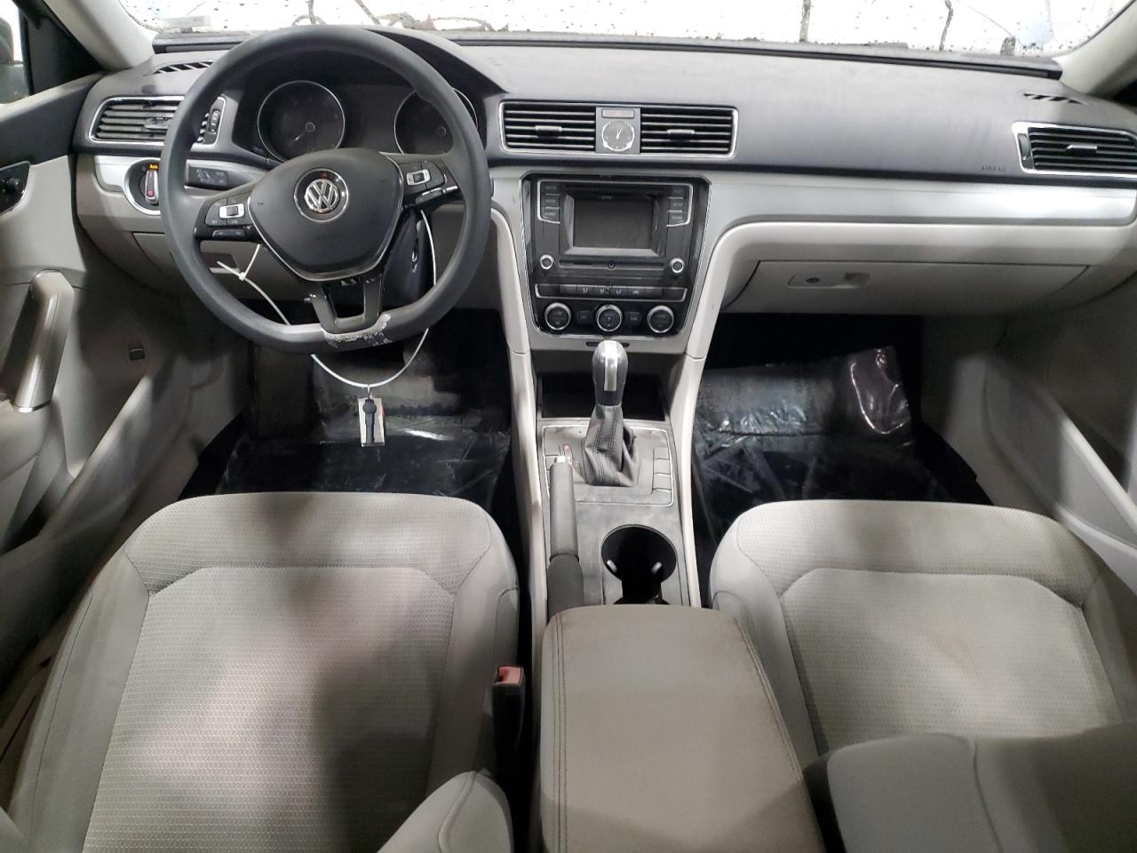 Volkswagen Passat S