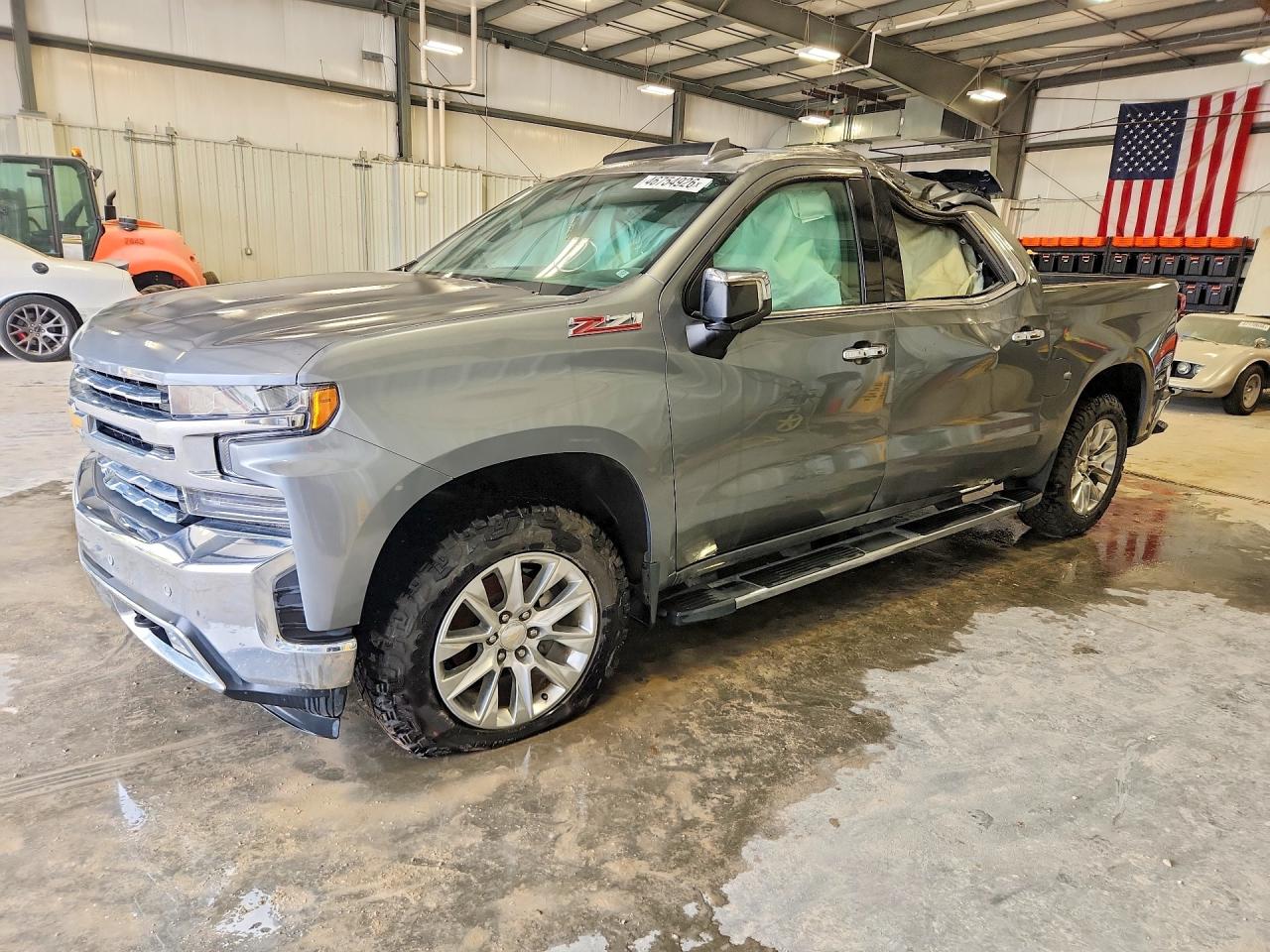 Salvage Chevrolet Silverado Image