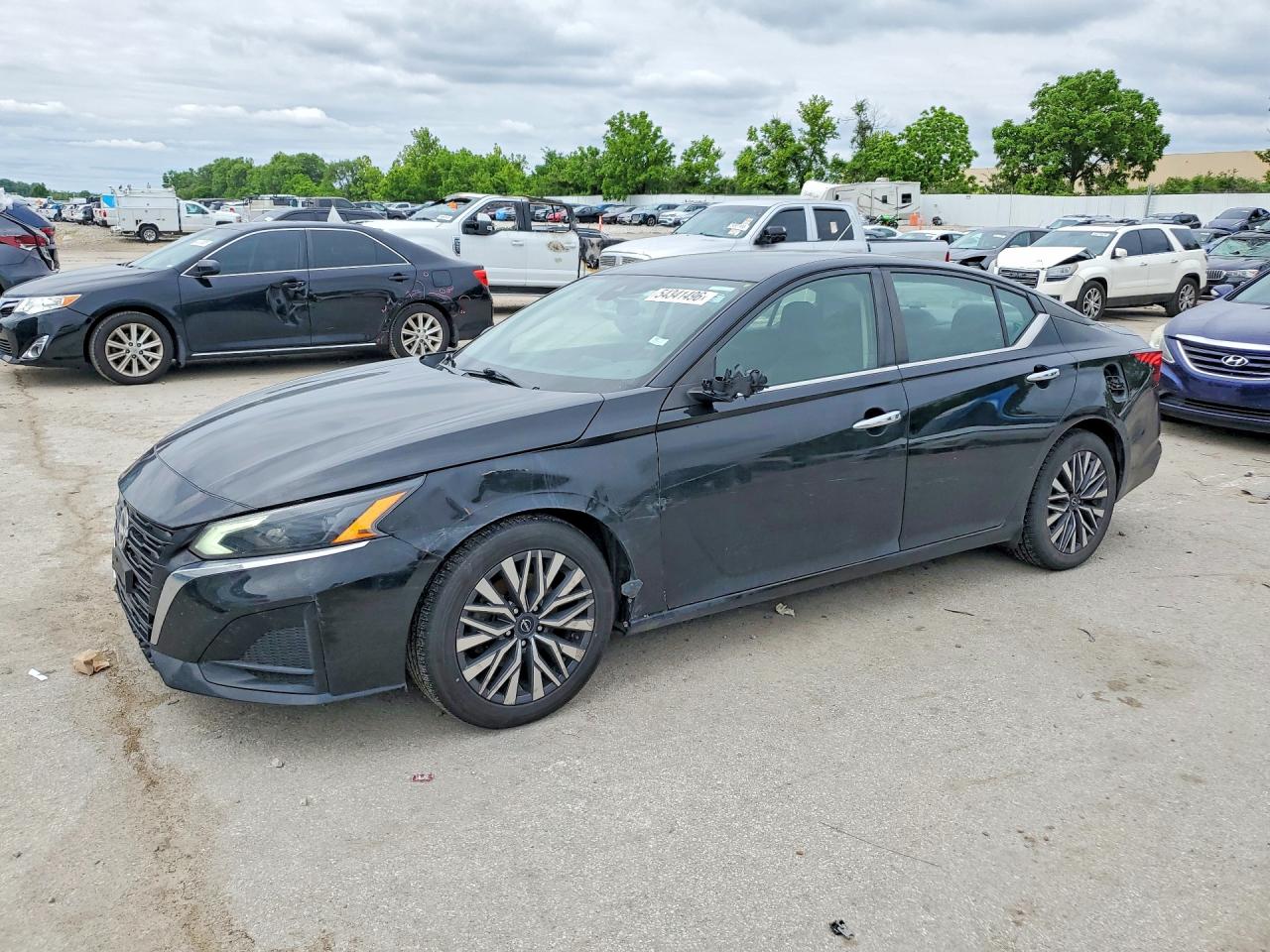 Salvage Nissan Altima Image