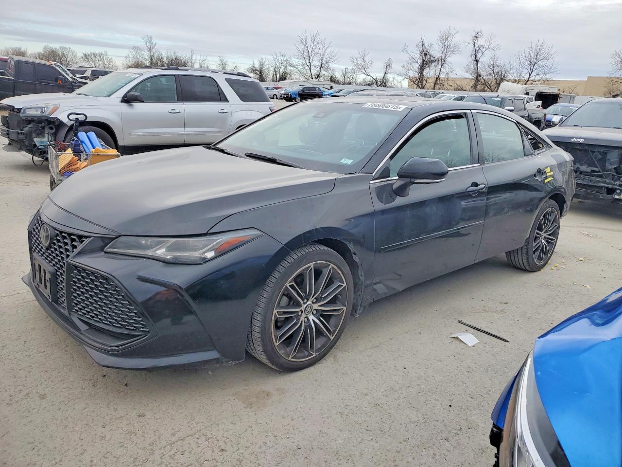 Salvage Toyota Avalon Image